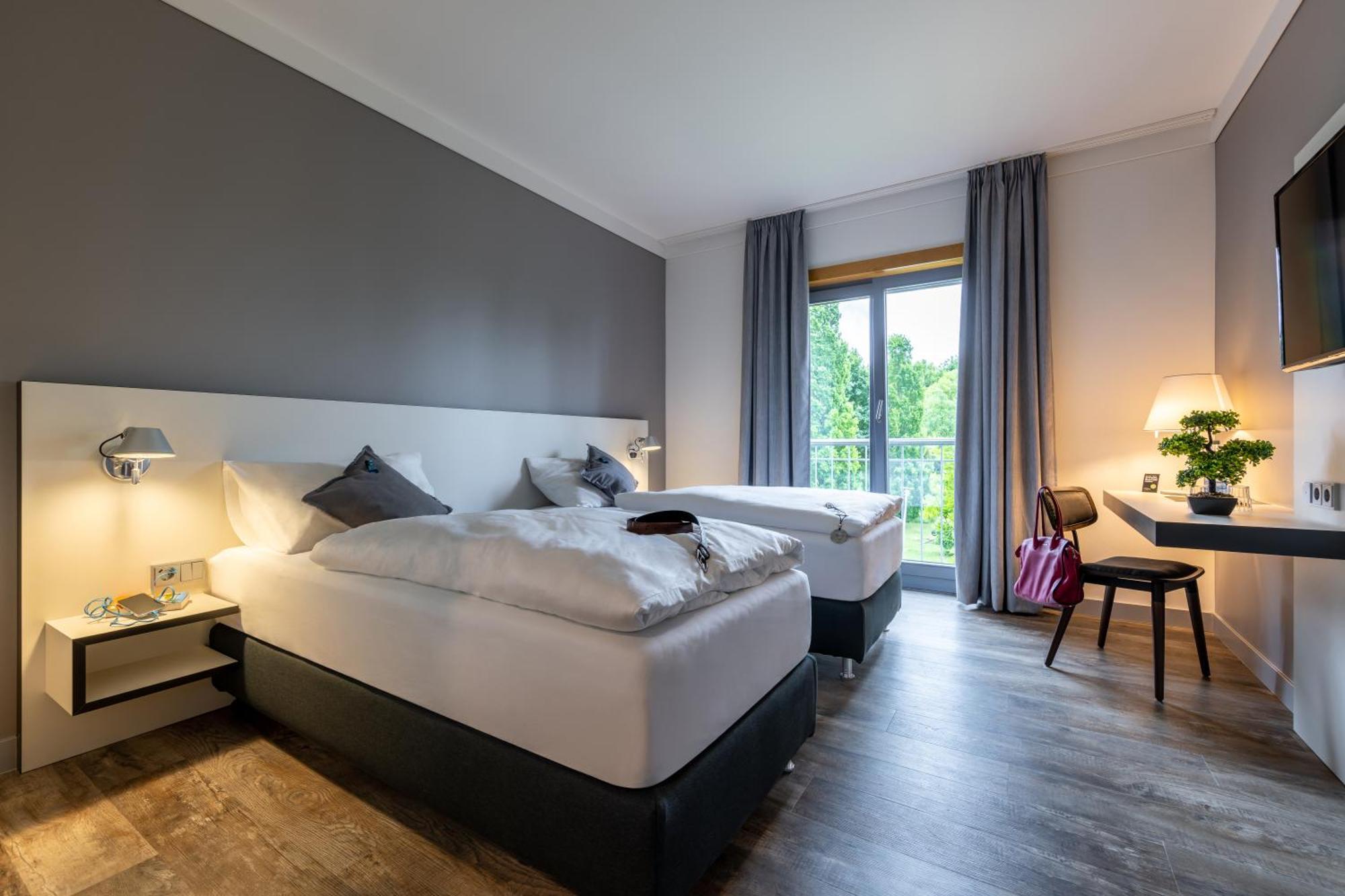 Hotel Leipheim Sued Экстерьер фото