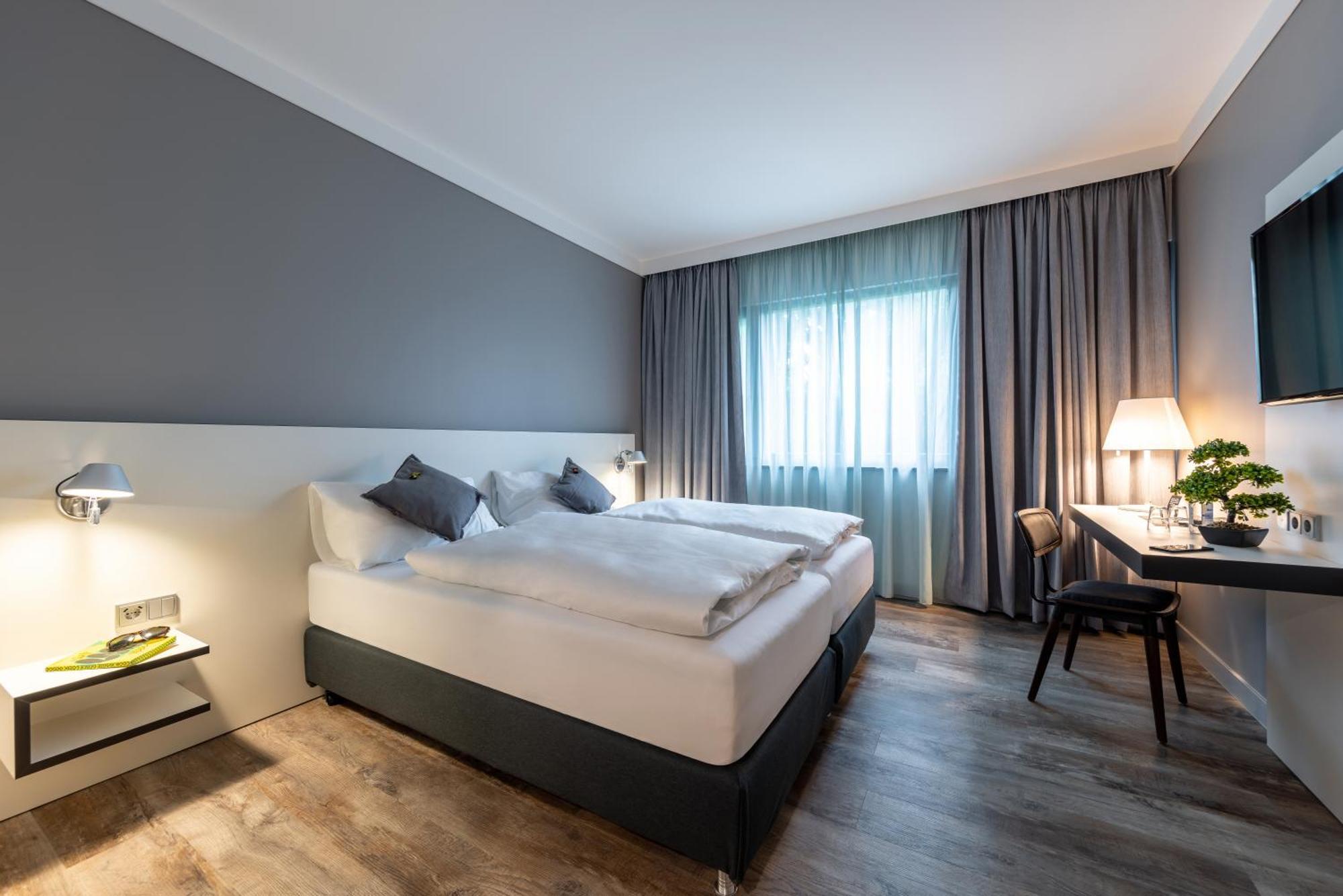 Hotel Leipheim Sued Экстерьер фото