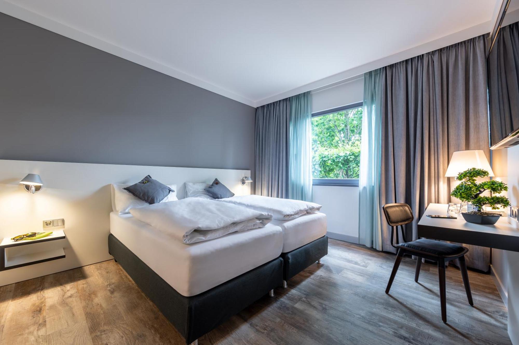 Hotel Leipheim Sued Экстерьер фото