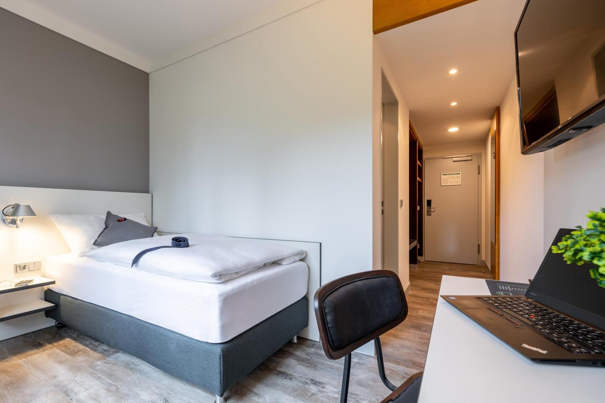 Hotel Leipheim Sued Экстерьер фото