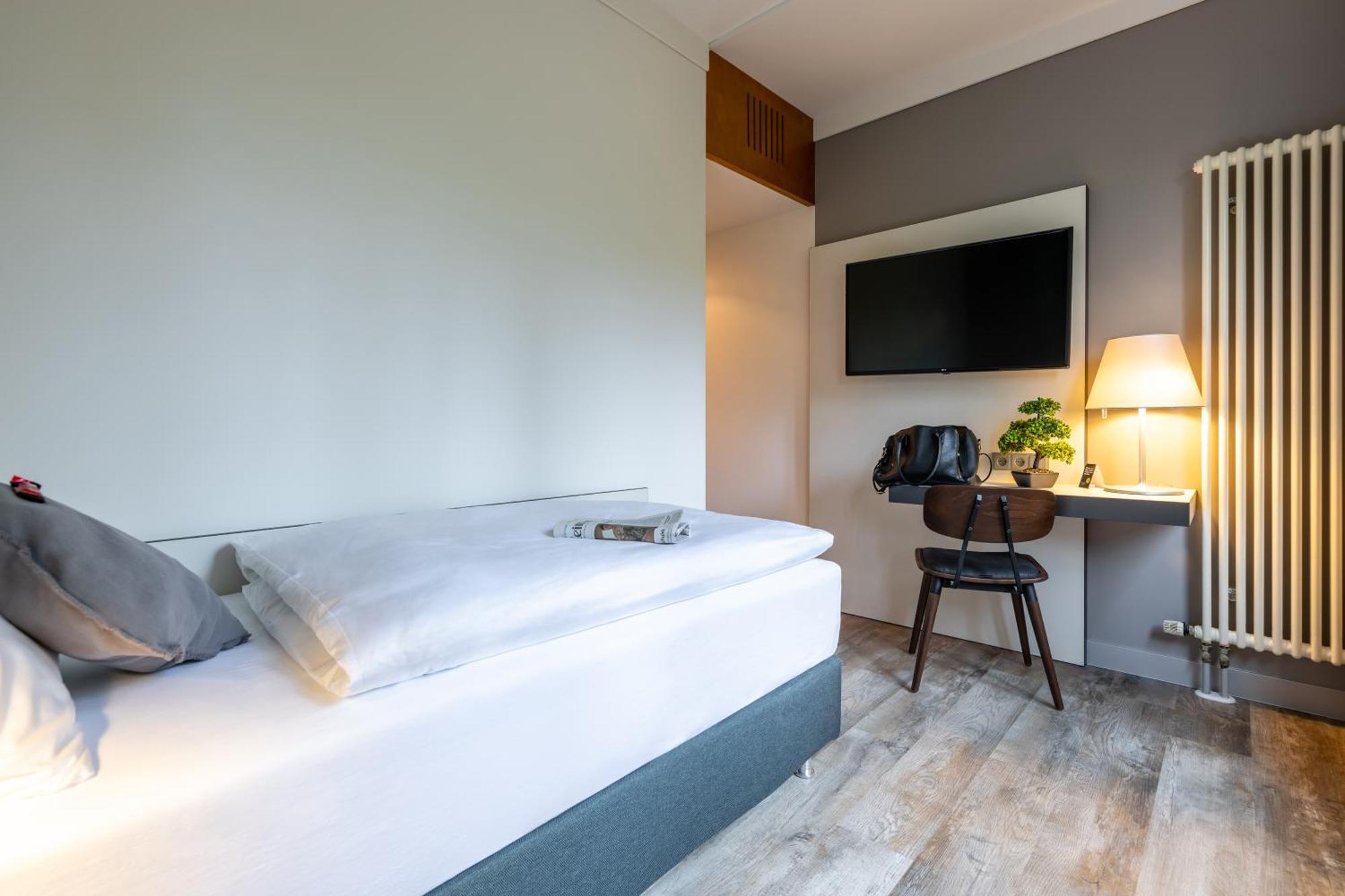 Hotel Leipheim Sued Экстерьер фото