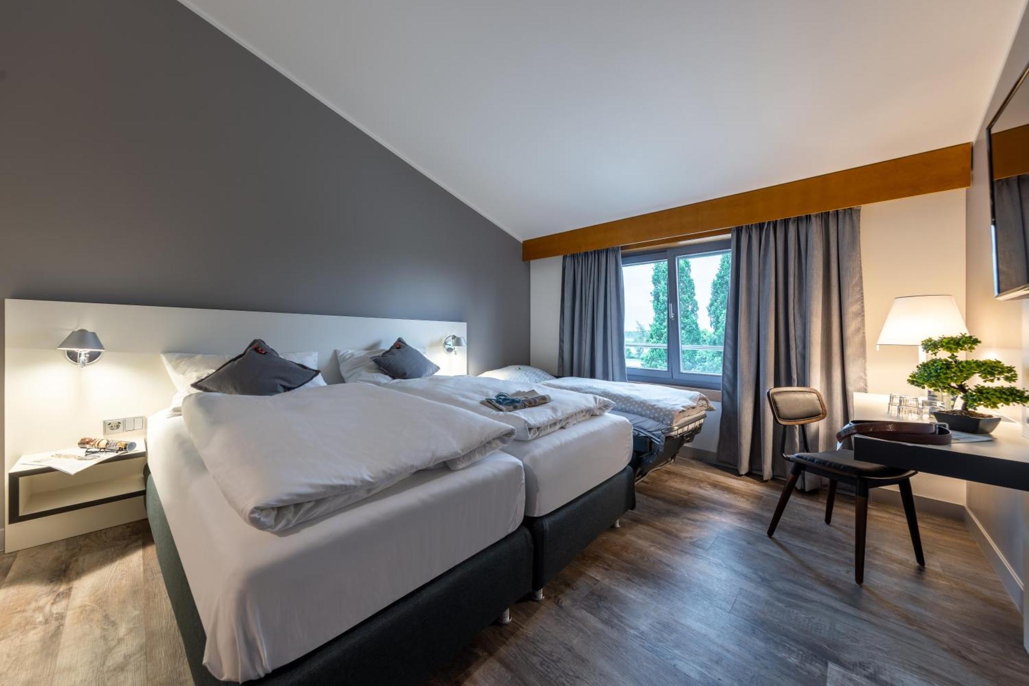 Hotel Leipheim Sued Экстерьер фото