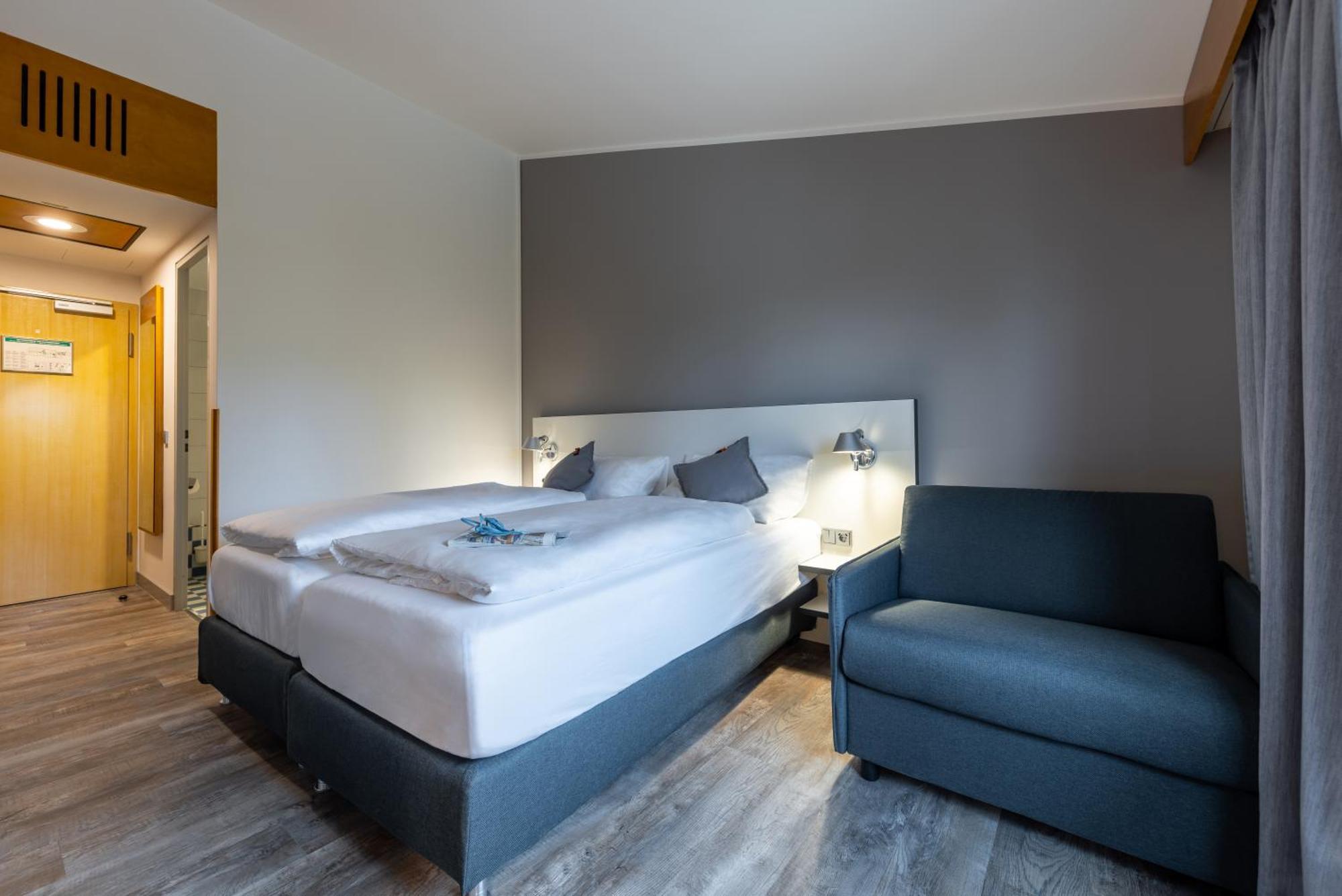 Hotel Leipheim Sued Экстерьер фото