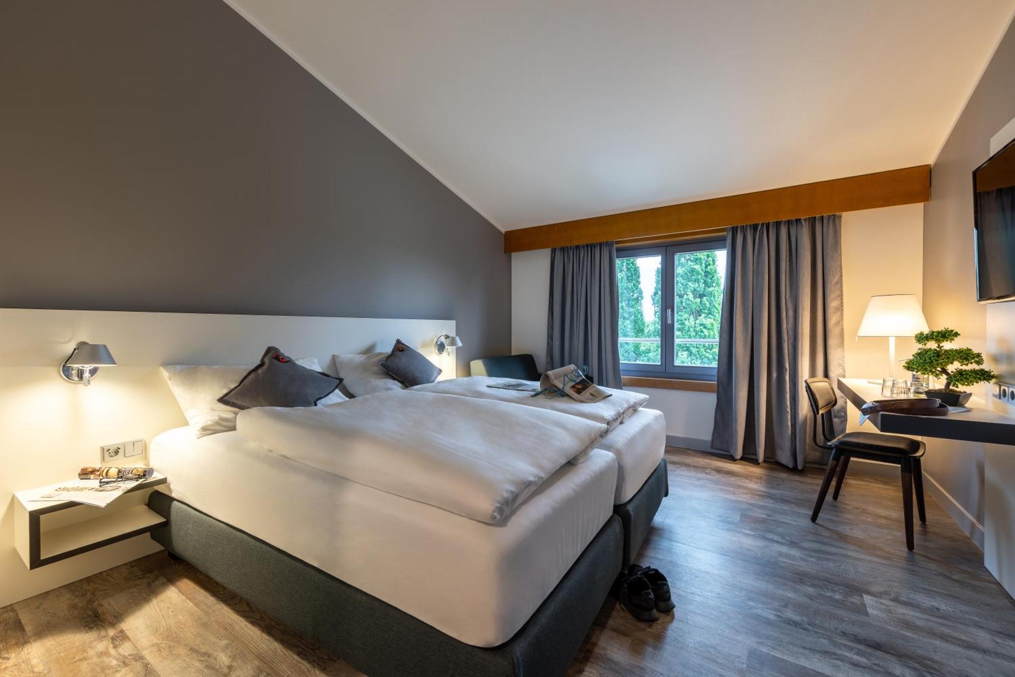 Hotel Leipheim Sued Экстерьер фото