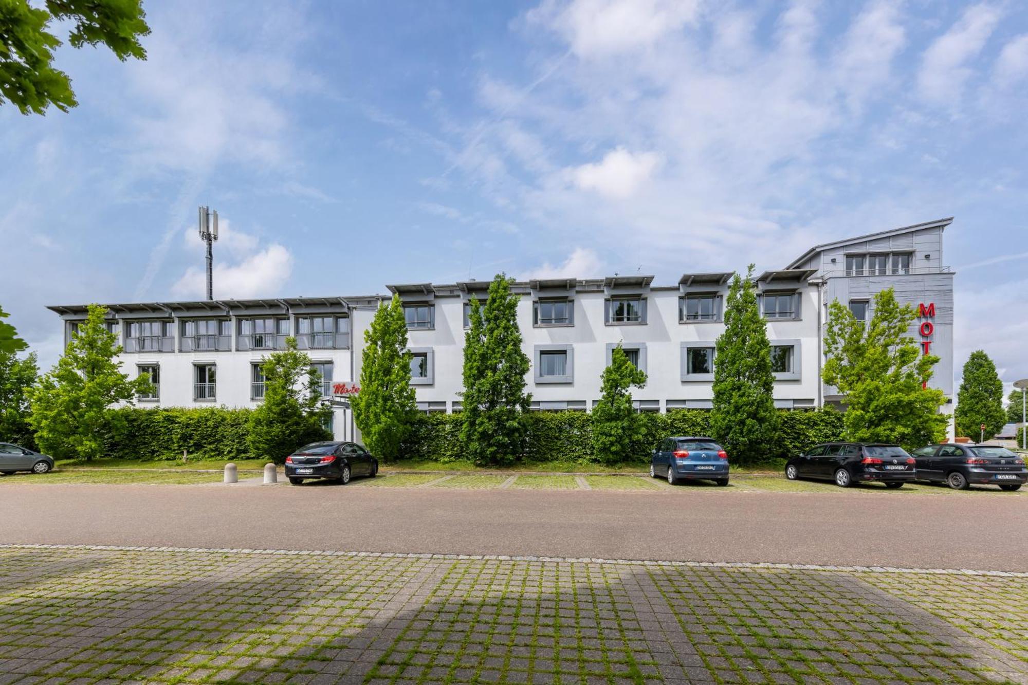 Hotel Leipheim Sued Экстерьер фото
